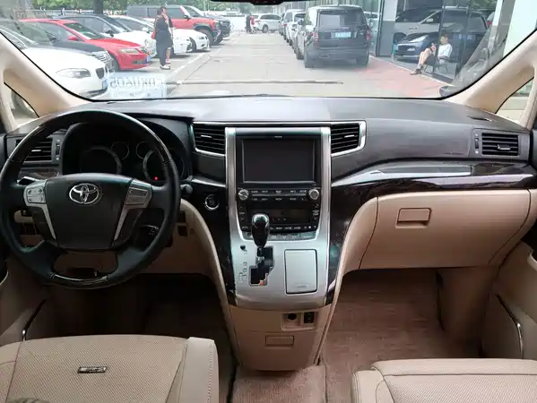 Toyota Alphard 2013