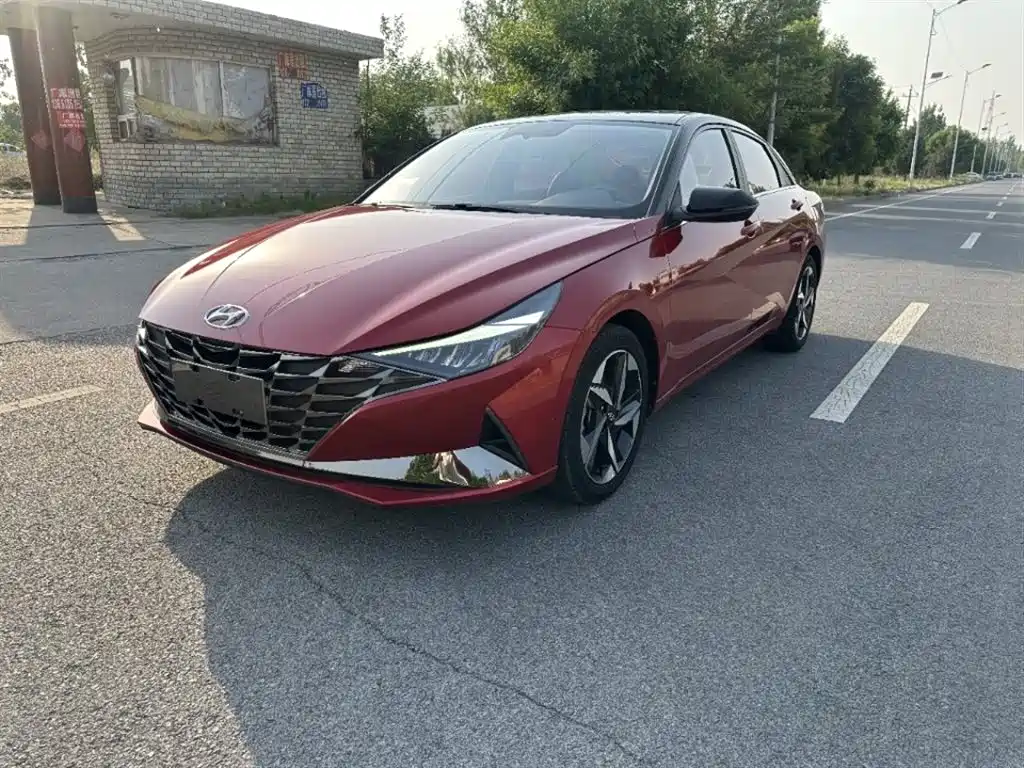 Hyundai Elantra 2022 — фото 1