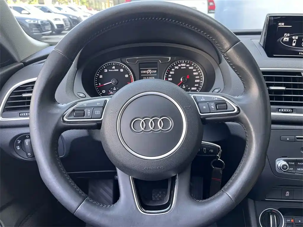 Audi Q3 2017 — фото 11