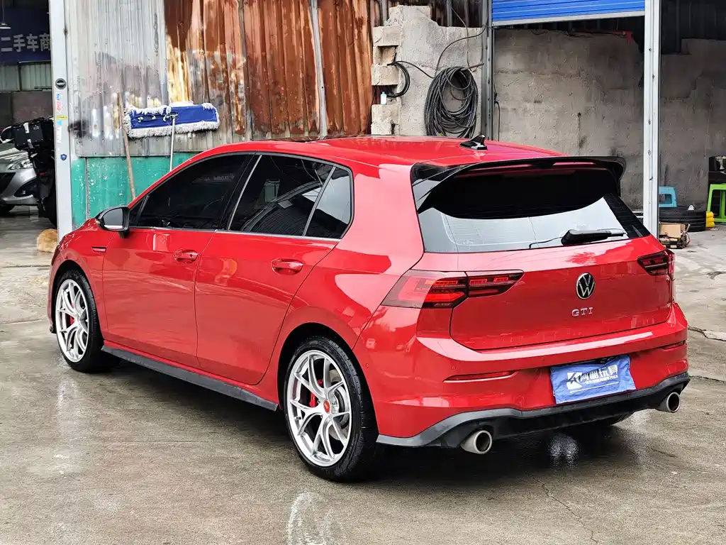 Volkswagen Golf GTI 2022 — фото 15