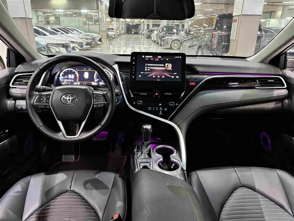 Toyota Camry 2023 — фото 10