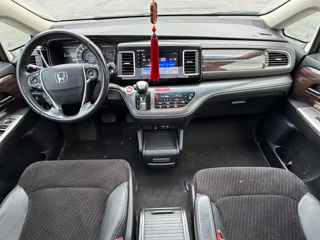 Honda Elysion 2016 — фото 13