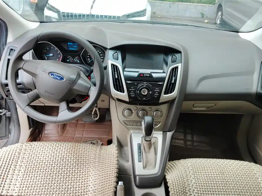 Ford Focus 2013 — фото 12