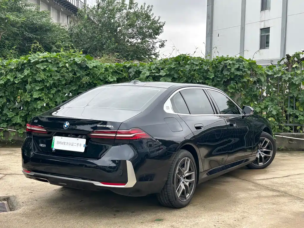 BMW i5 2025 — фото 4