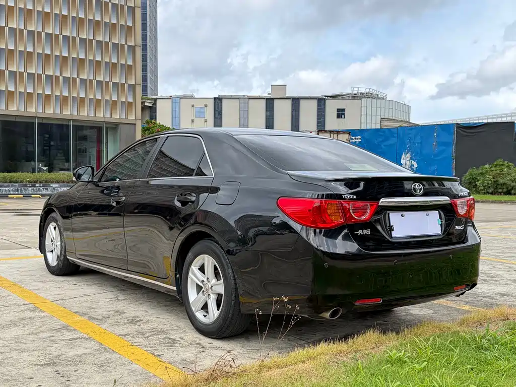 Toyota Reiz 2012