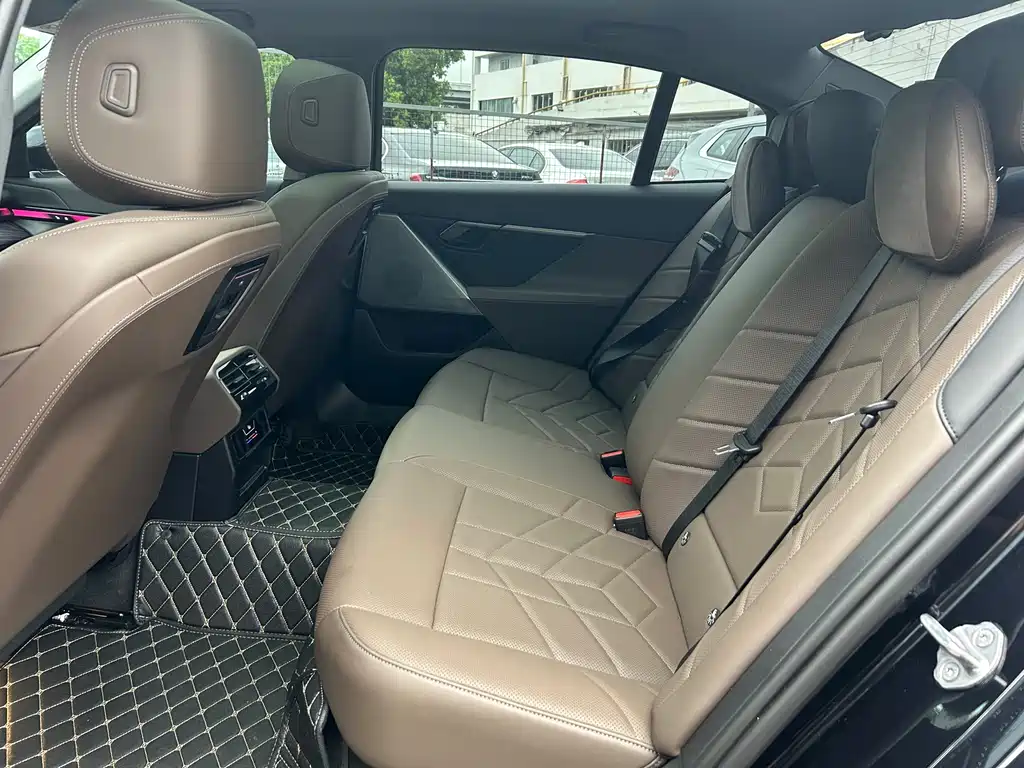 BMW i5 2025 — фото 12