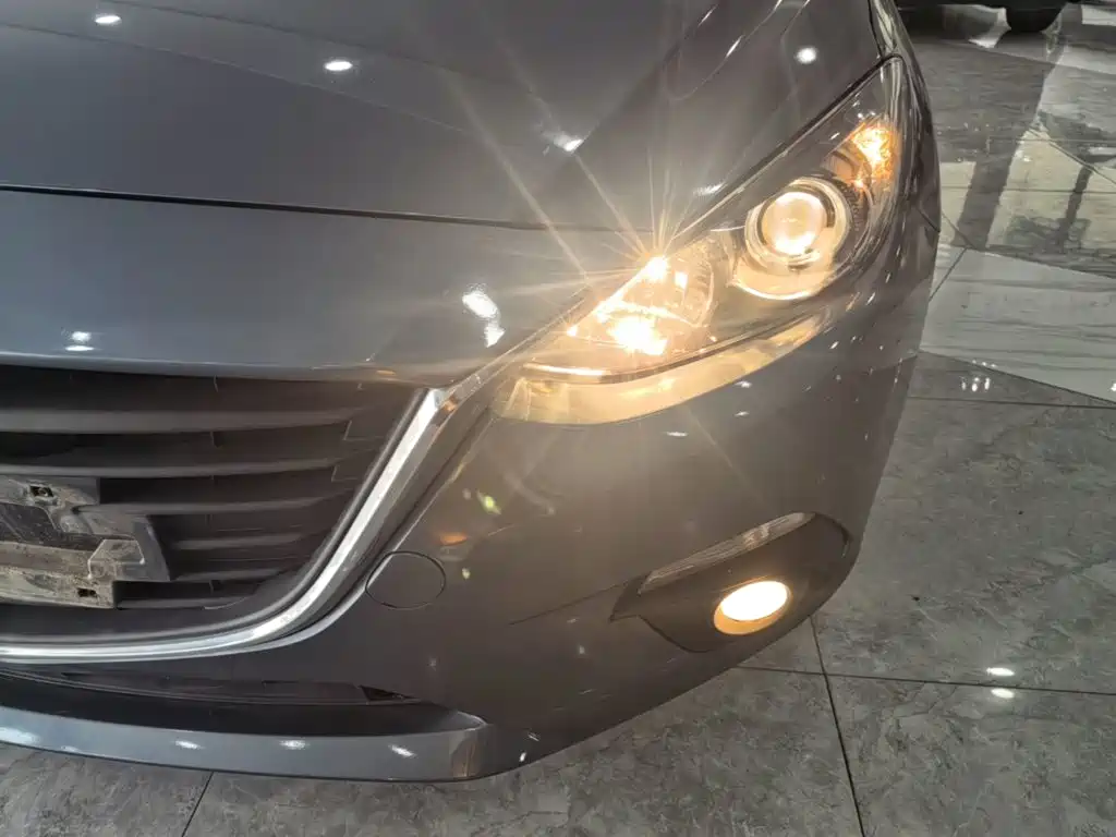 Mazda 3 Axela 2016 — фото 24