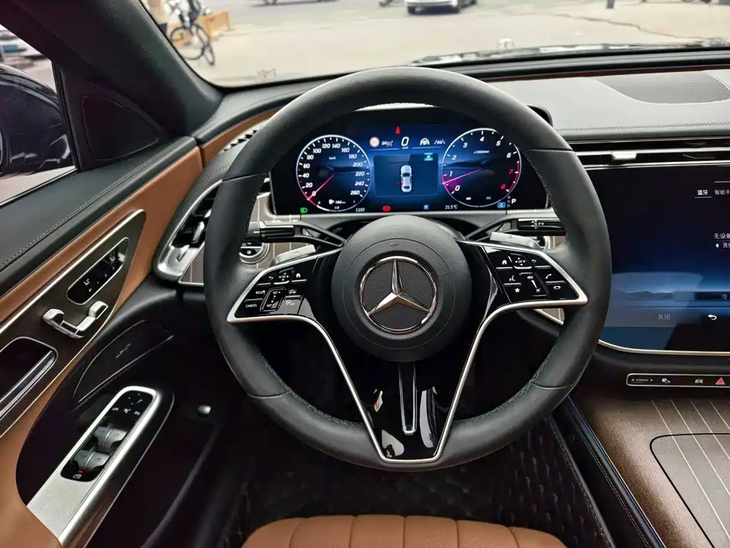 Mercedes-Benz E-Class 2024 — фото 14