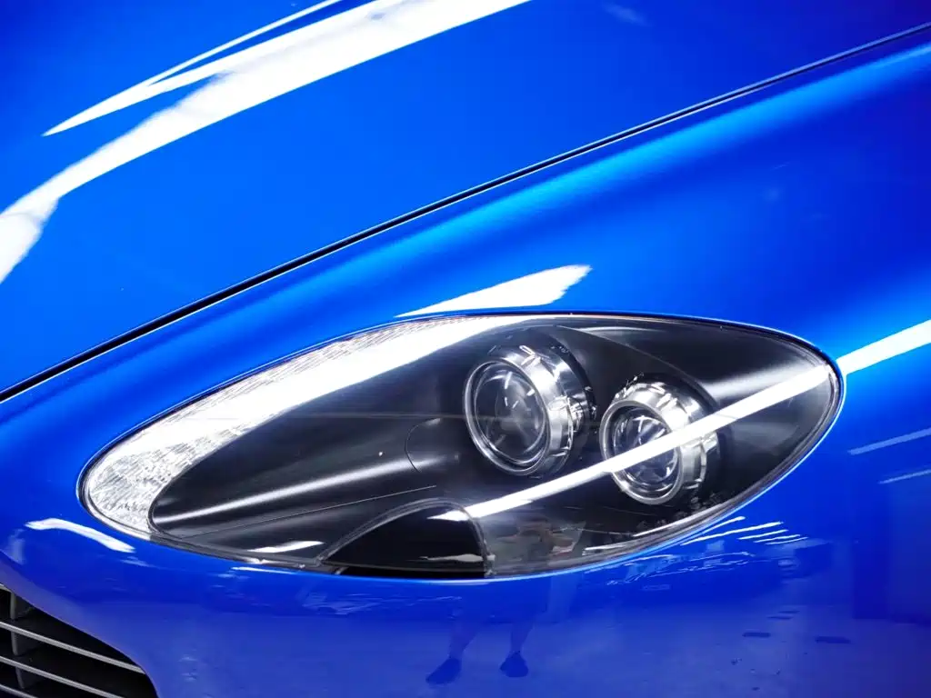 Aston Martin V8 Vantage 2017 — фото 13
