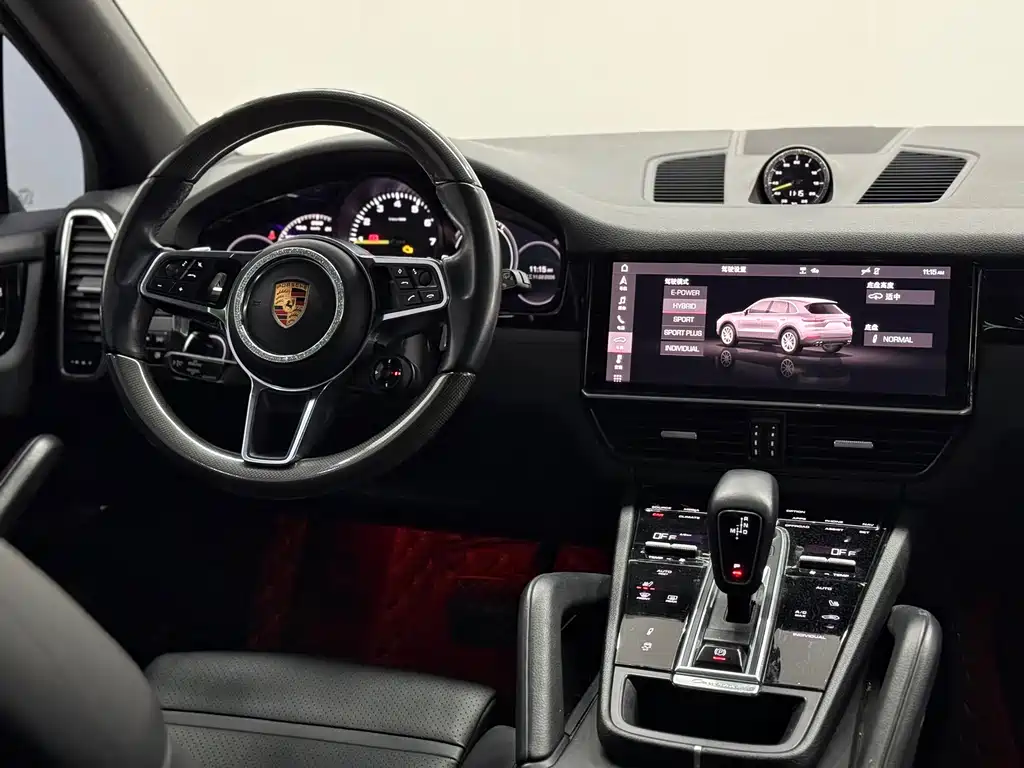 Porsche Cayenne Hybrid 2020 — фото 28