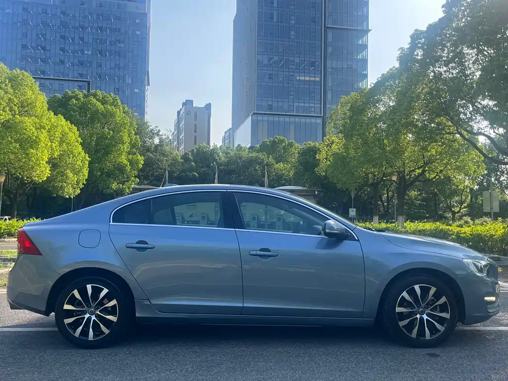 Volvo S60 2018 — фото 7