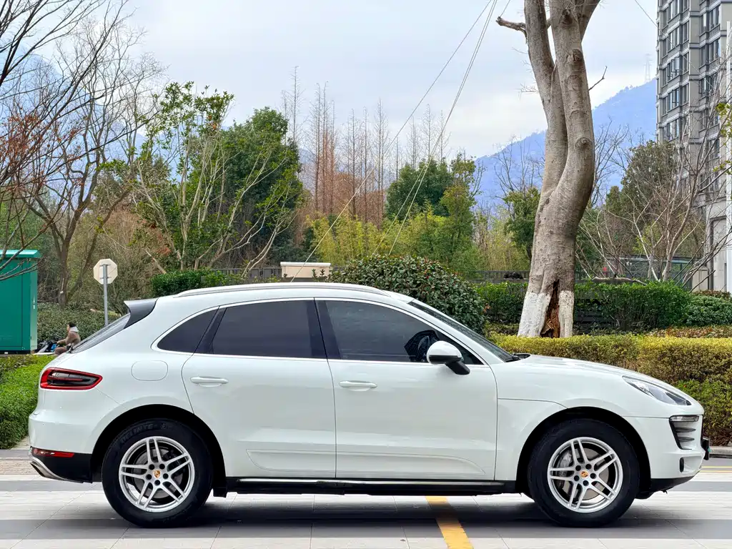 Porsche Macan 2017 — фото 14