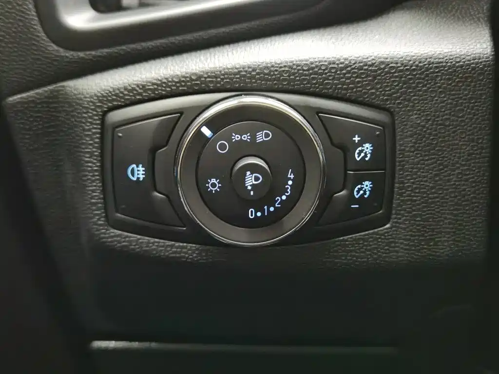 Ford EcoSport 2018 — фото 21