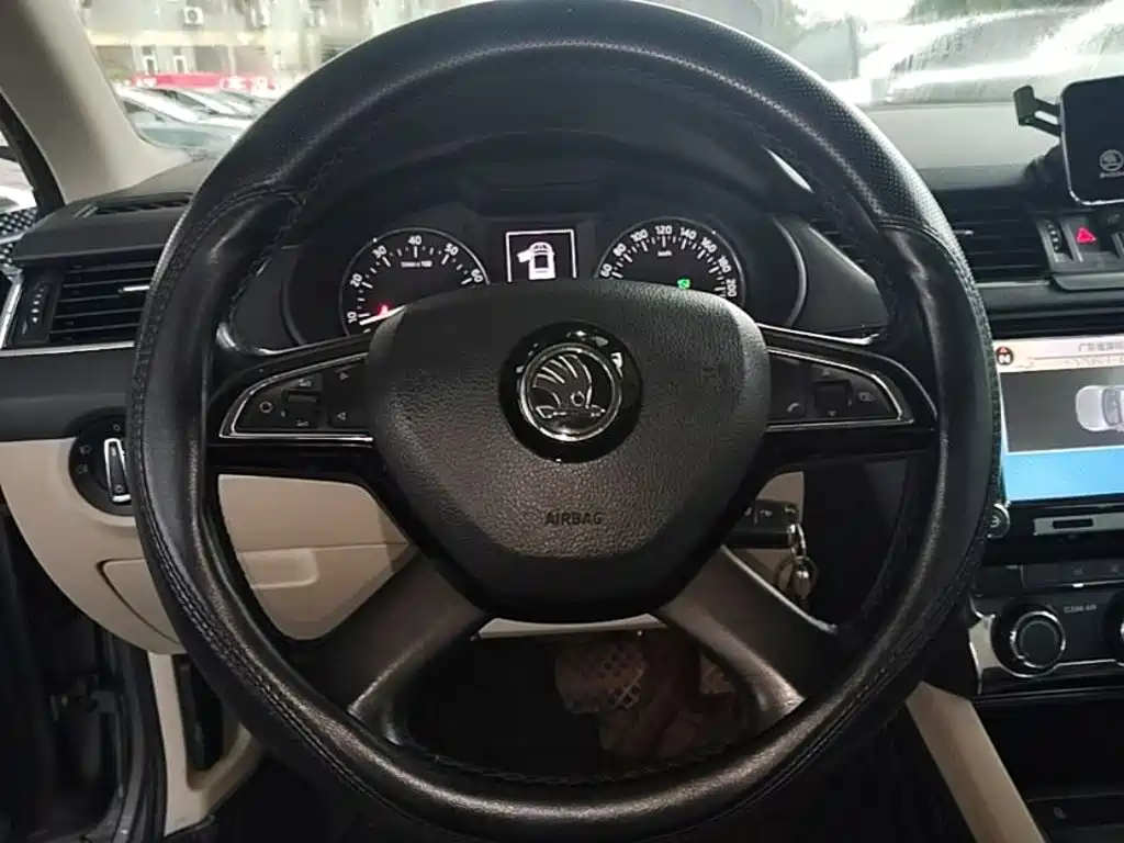 Skoda Octavia 2016 — фото 11