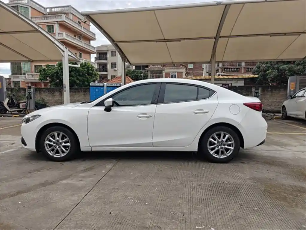 Mazda 3 Axela 2015