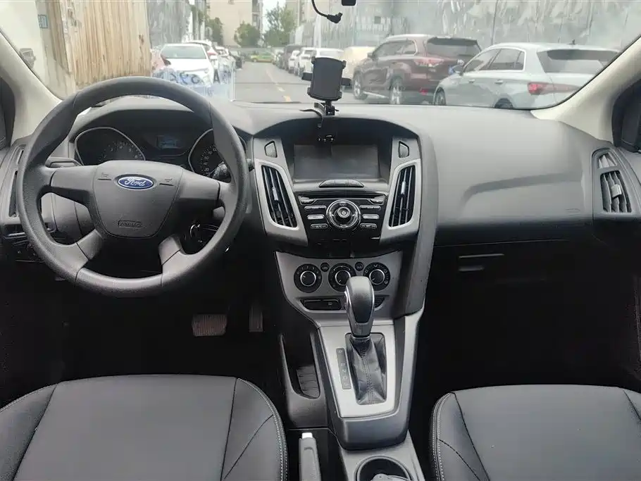 Ford Focus 2013 — фото 12