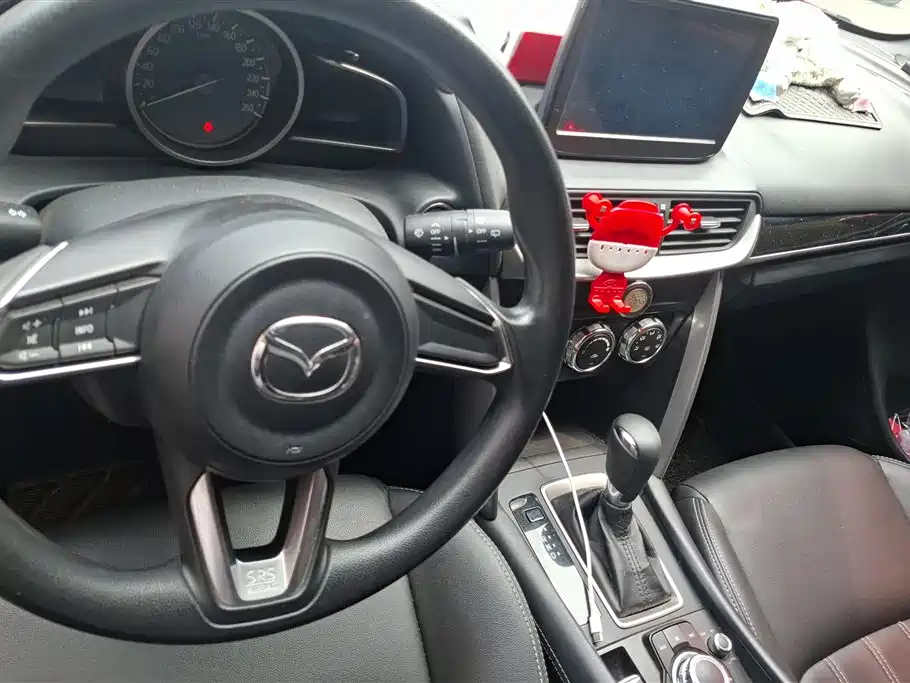 Mazda CX-4 2018 — фото 12