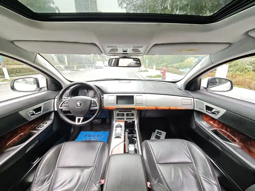 Jaguar XF 2014 — фото 12