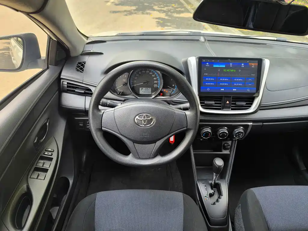 Toyota Yaris L 2019 — фото 13