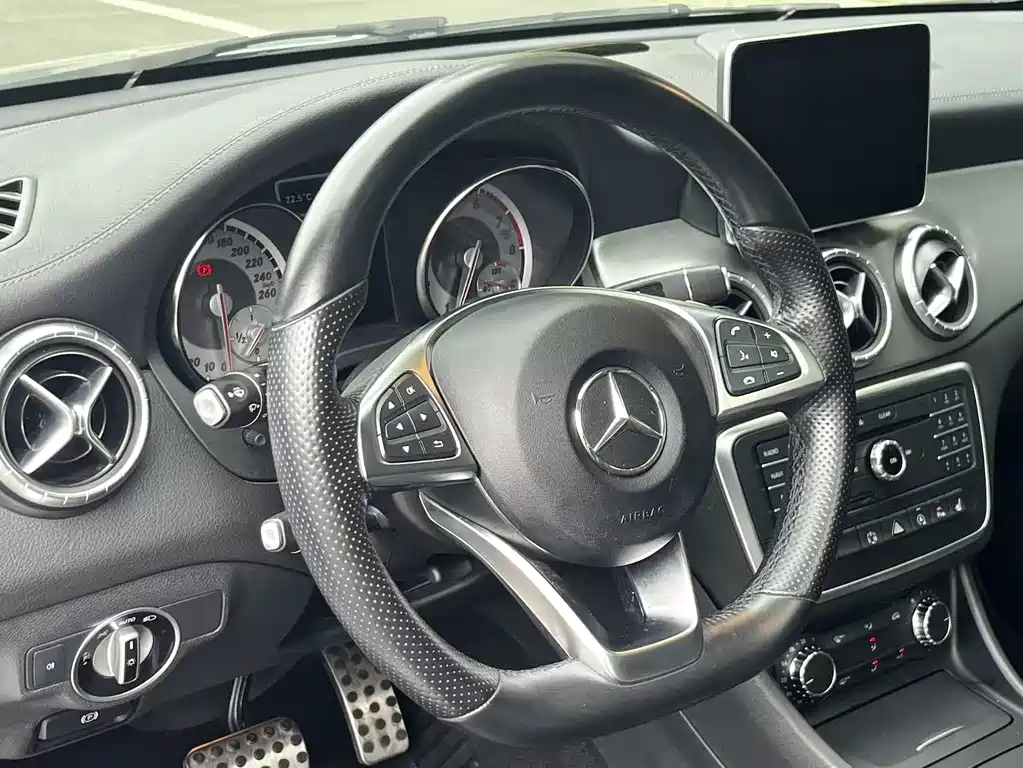 Mercedes-Benz CLA 2015 — фото 15