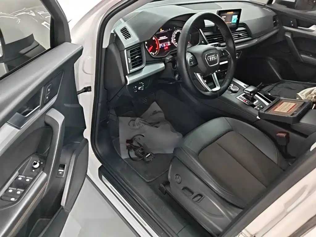 Audi Q5L 2020 — фото 16