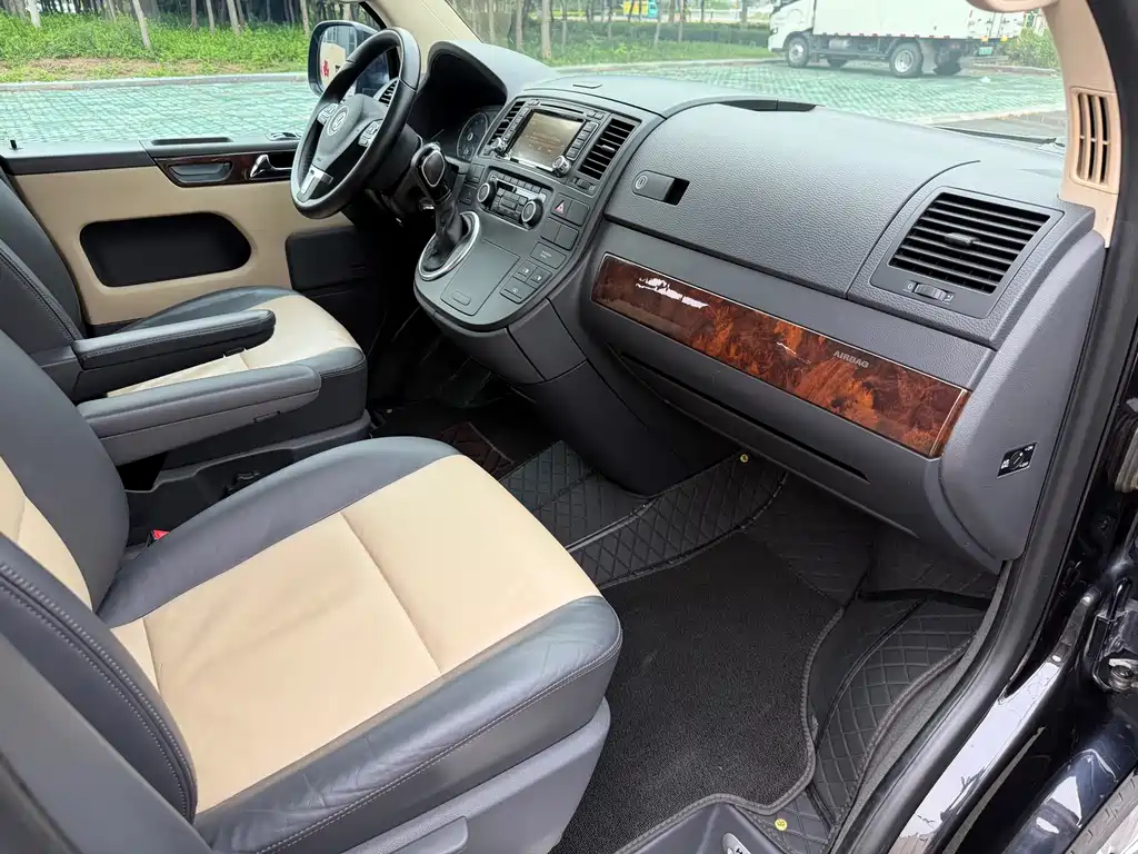 Volkswagen Multivan 2016 — фото 10