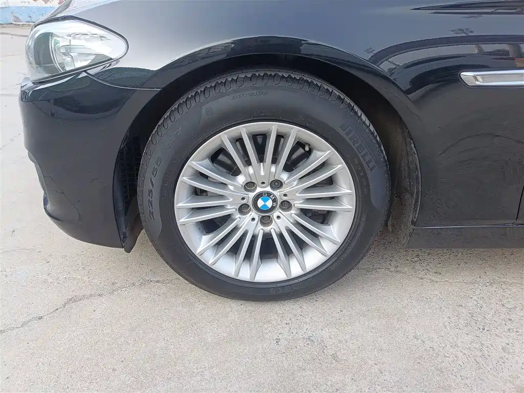 BMW 5 Series 2016 — фото 23