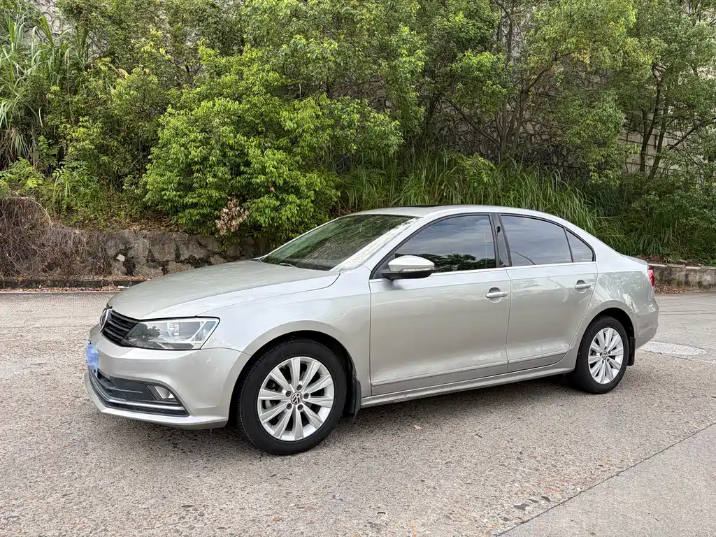 Volkswagen Sagitar 2015