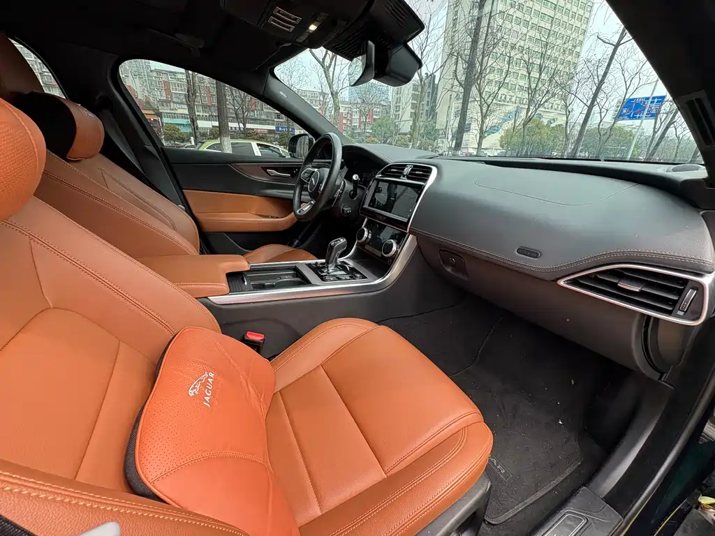 Jaguar XEL 2023 — фото 10