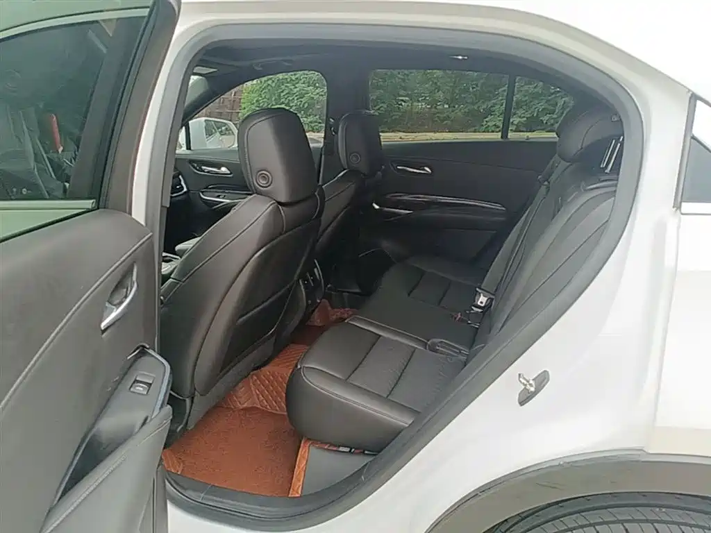 Cadillac XT4 2021 — фото 17