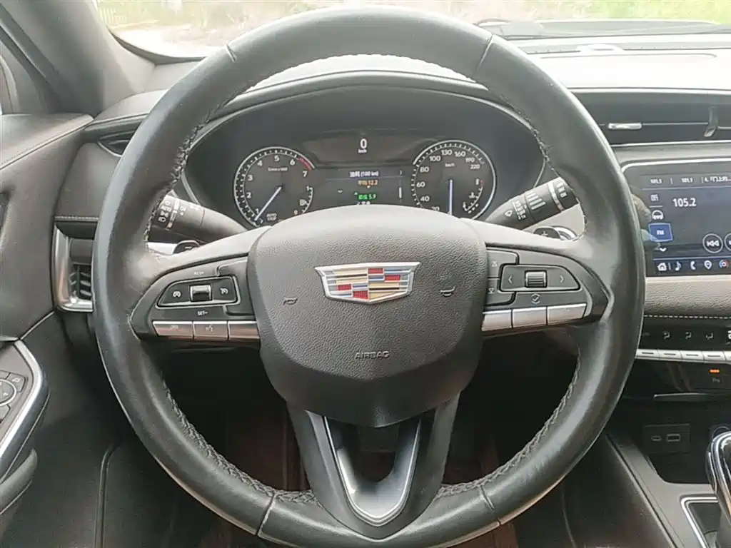 Cadillac XT4 2021 — фото 11