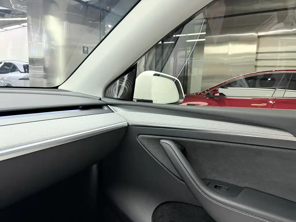 Tesla Model Y 2023 — фото 10
