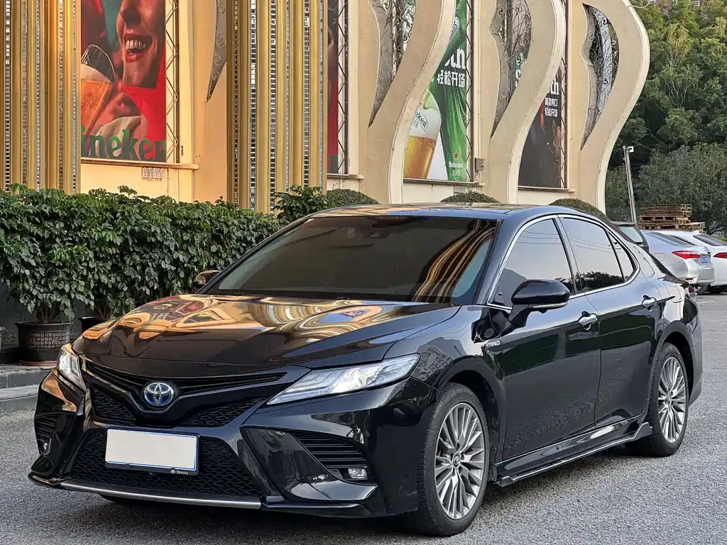 Toyota Camry 2019 — фото 1