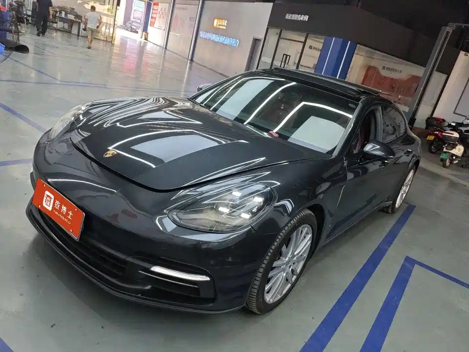 Porsche Panamera 2018 — фото 1