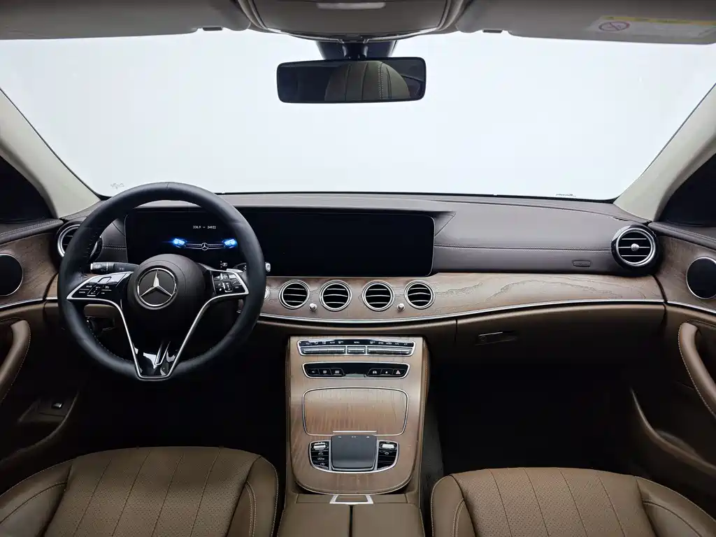 Mercedes-Benz E-Class 2023 — фото 17