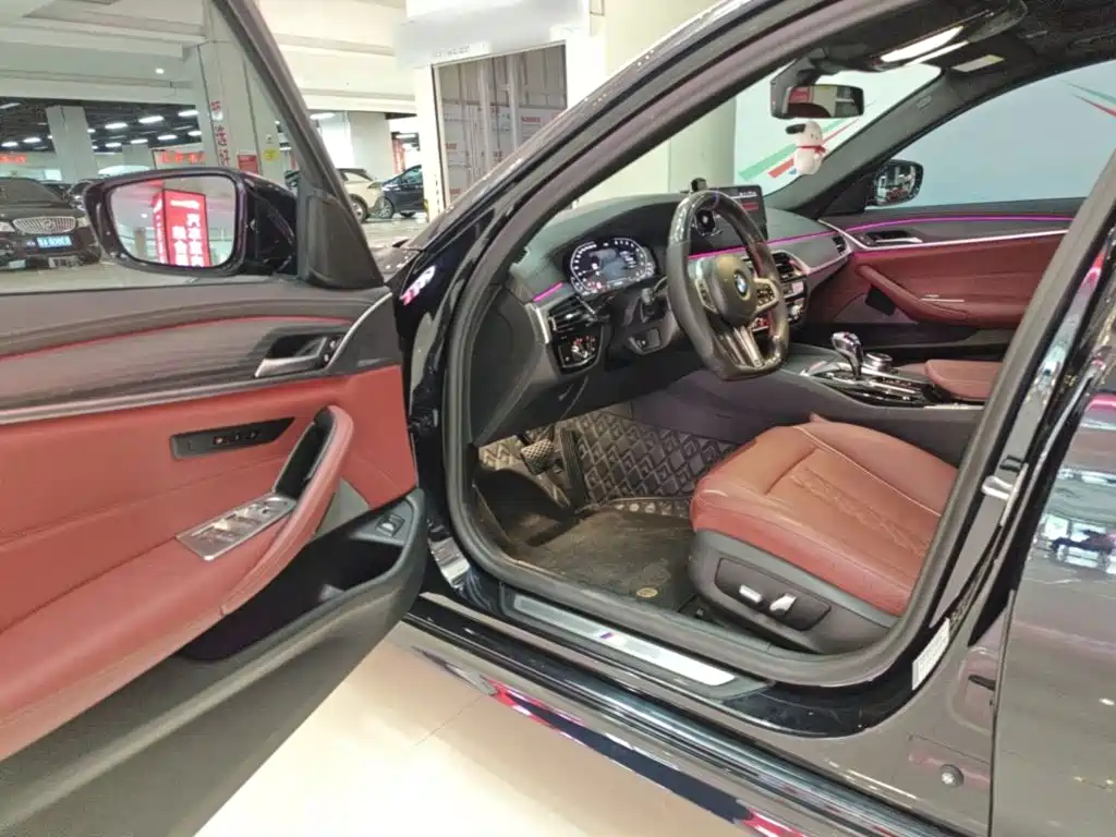 BMW 5 Series 2021 — фото 16