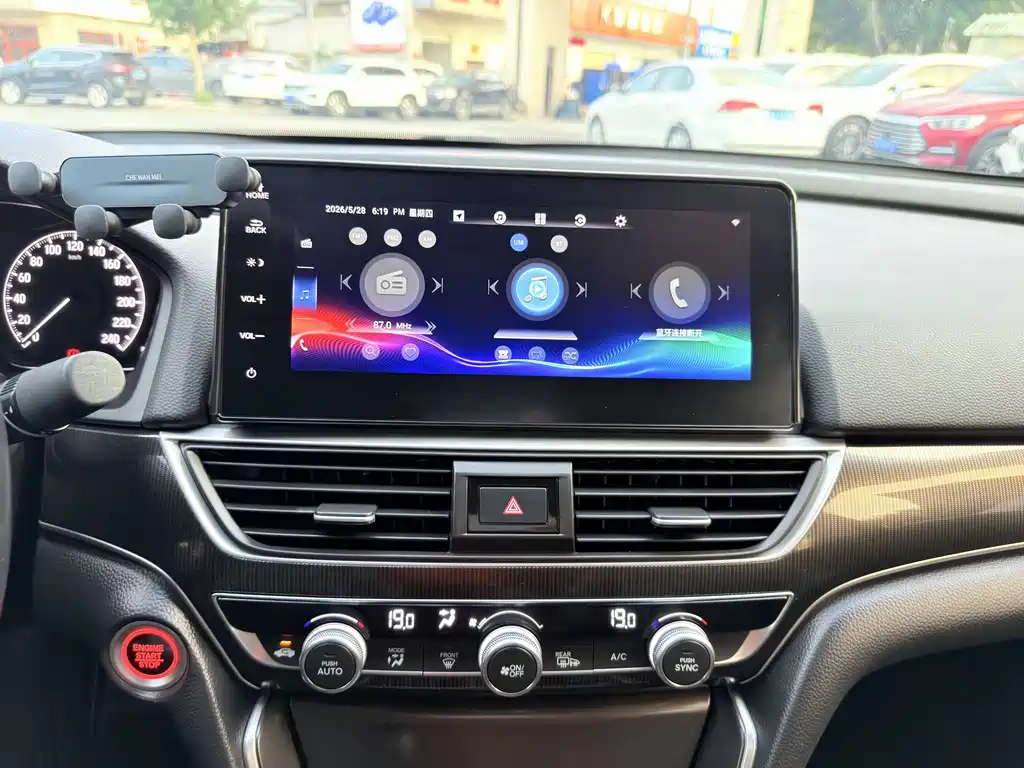 Honda Accord 2022 — фото 11
