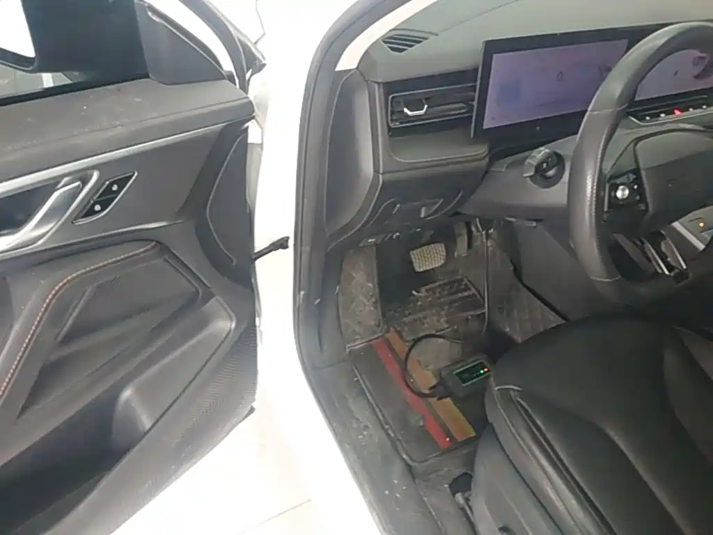 Roewe RX5 New Energy 2024 — фото 12