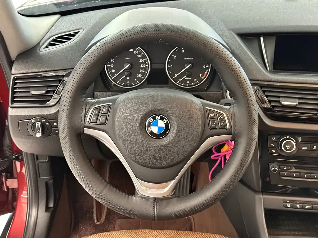 BMW X1 2015 — фото 15