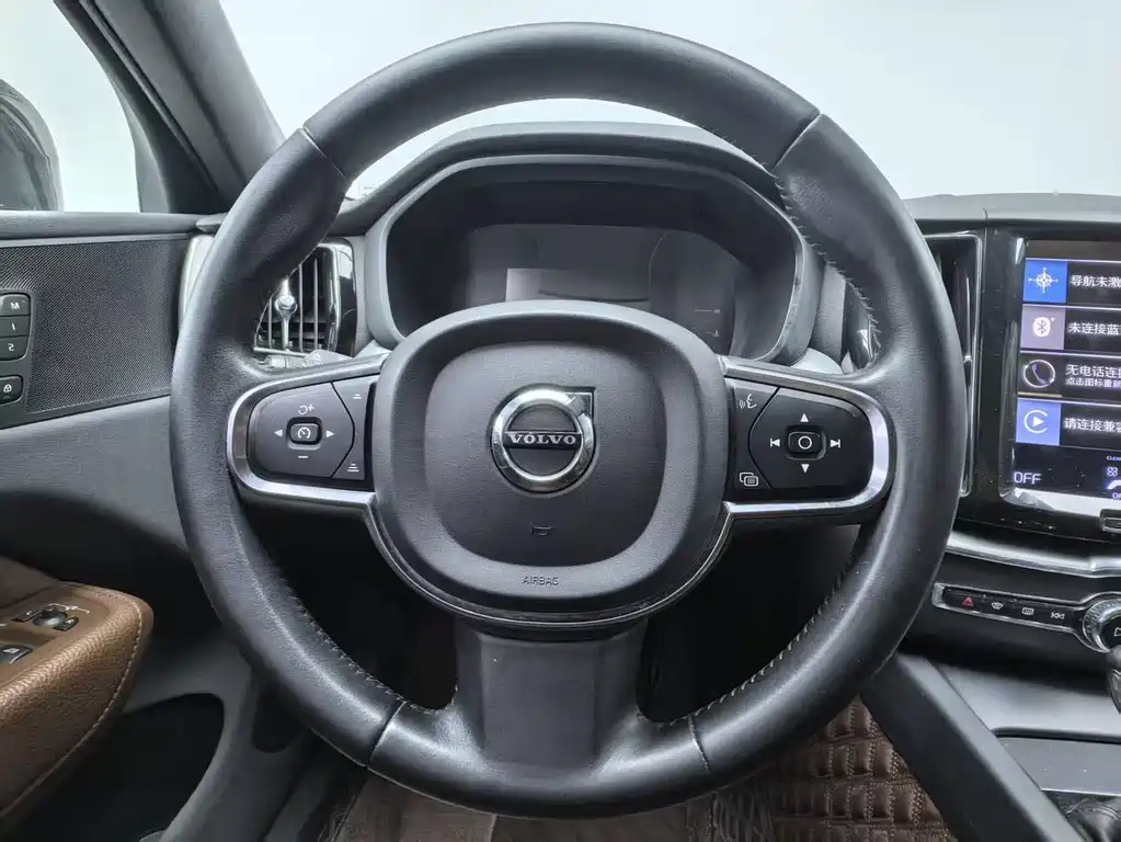 Volvo XC60 2020 — фото 10