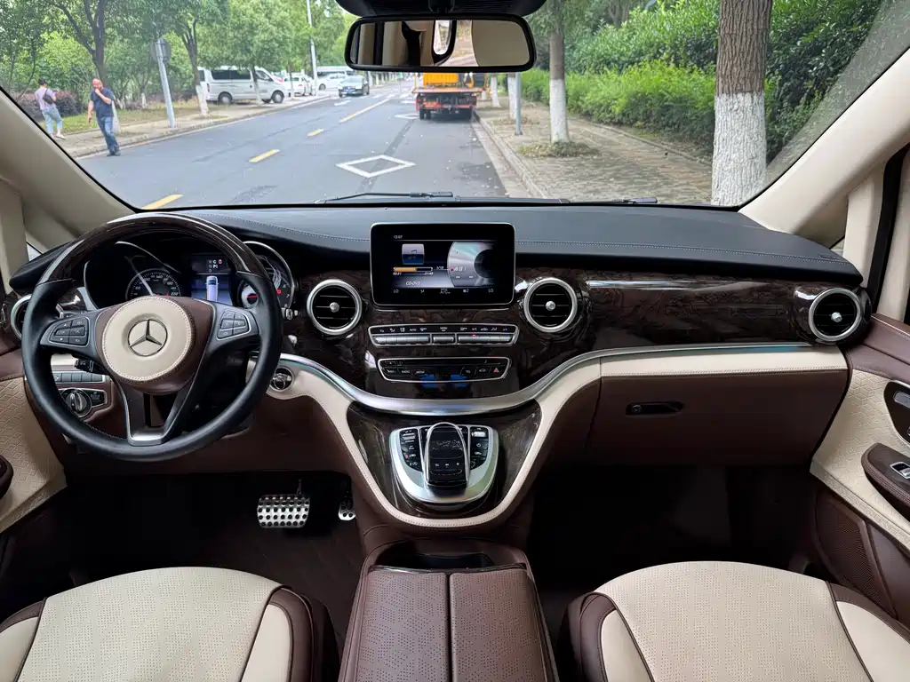 Mercedes-Benz V-Class 2019 — фото 13