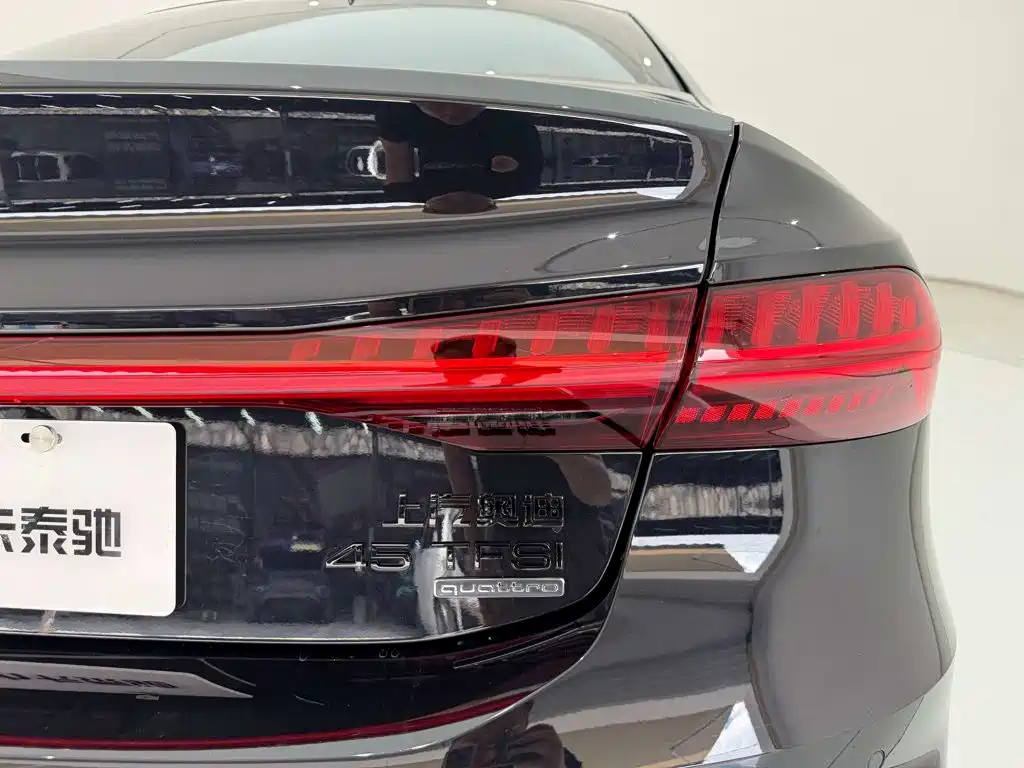 Audi A7L 2025 — фото 10