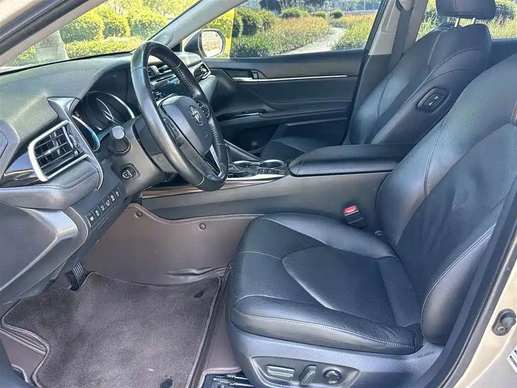 Toyota Camry 2019 — фото 4