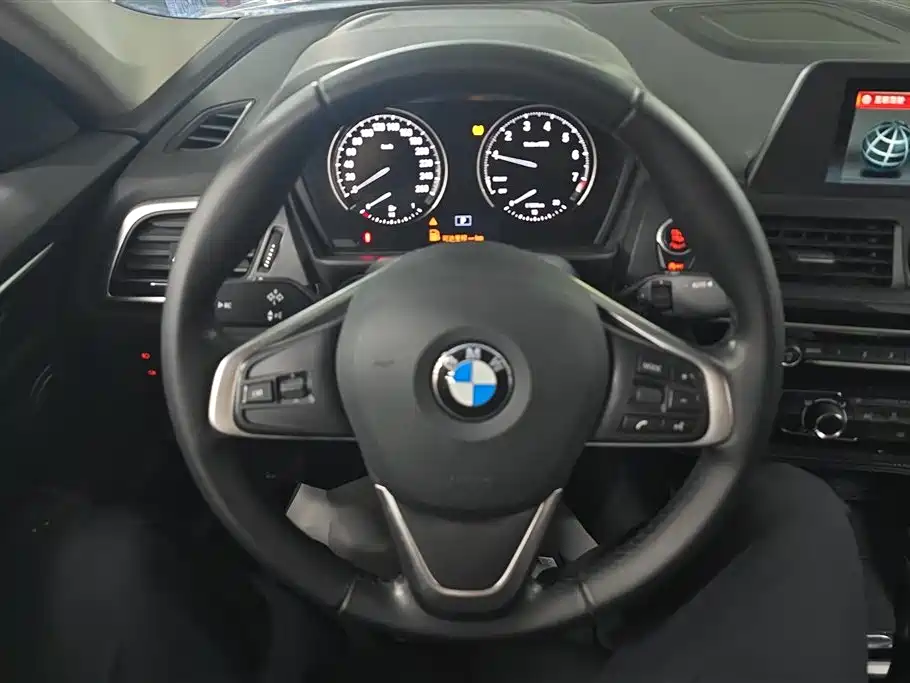 BMW 1 Series 2017 — фото 15
