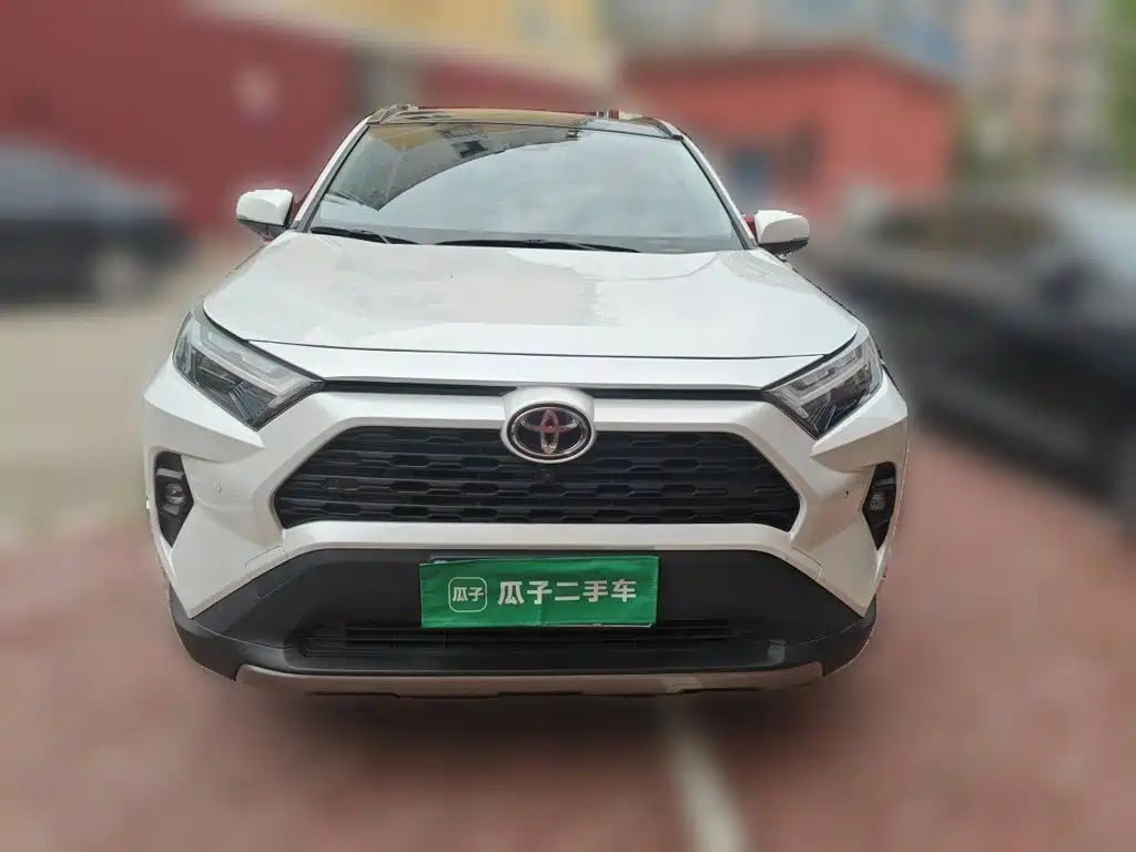 Toyota RAV4 2024 — фото 2