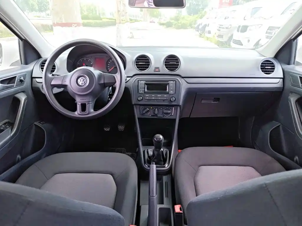Volkswagen Jetta 2017 — фото 10