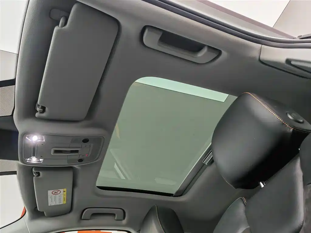 Audi Q2L e-tron 2022 — фото 14