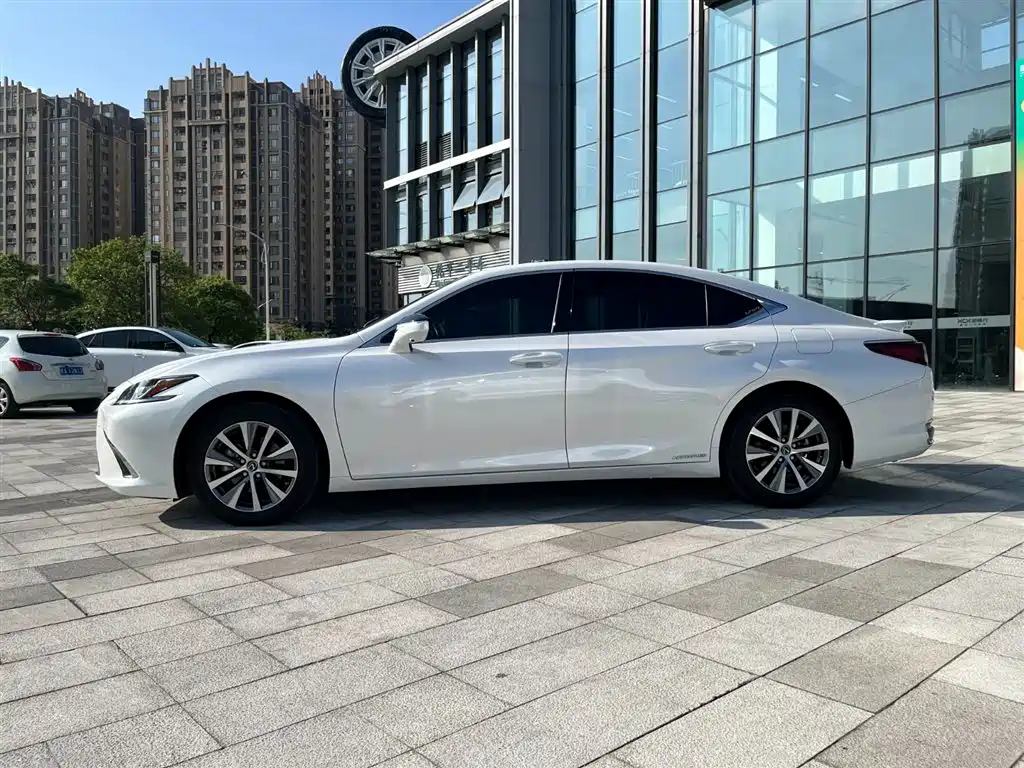 Lexus ES 2021 — фото 7