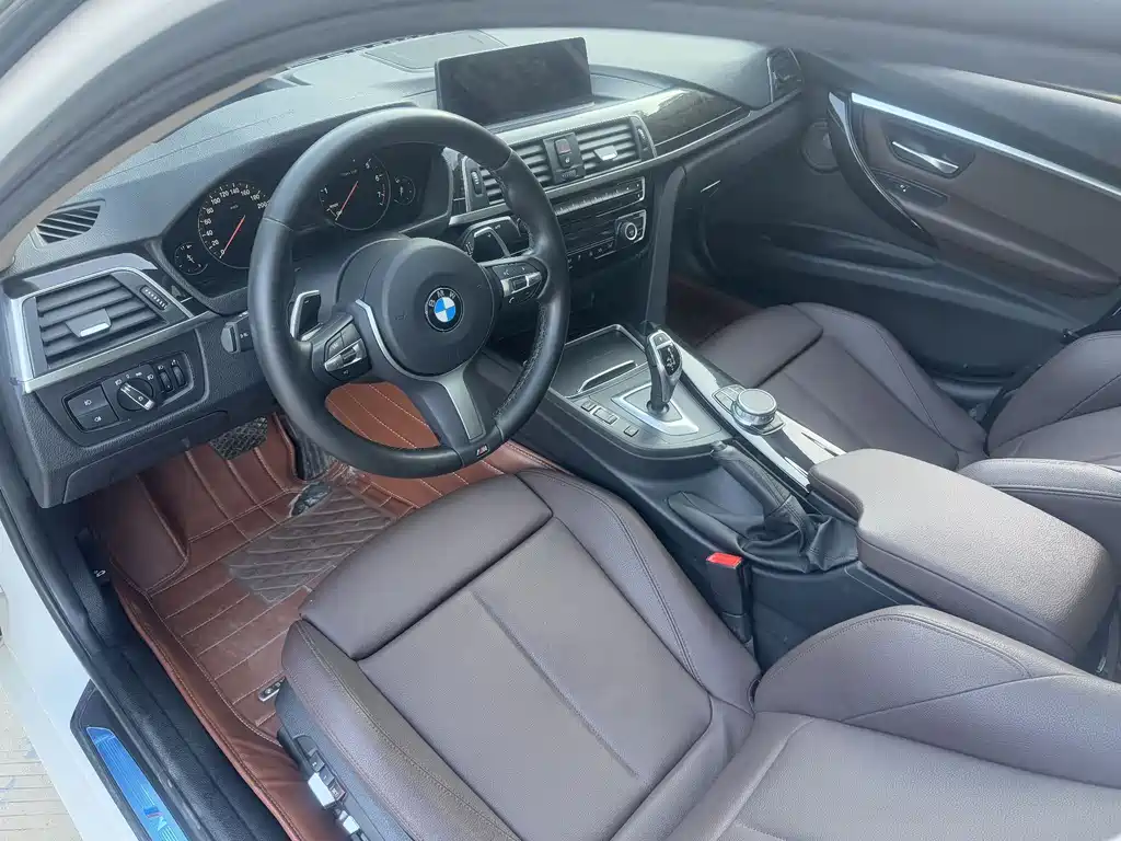BMW 3 Series 2019 — фото 11