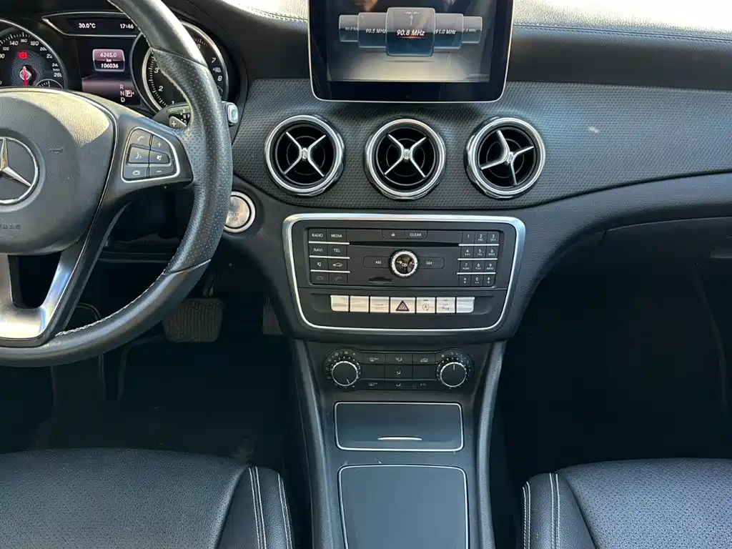Mercedes-Benz GLA 2018 — фото 19
